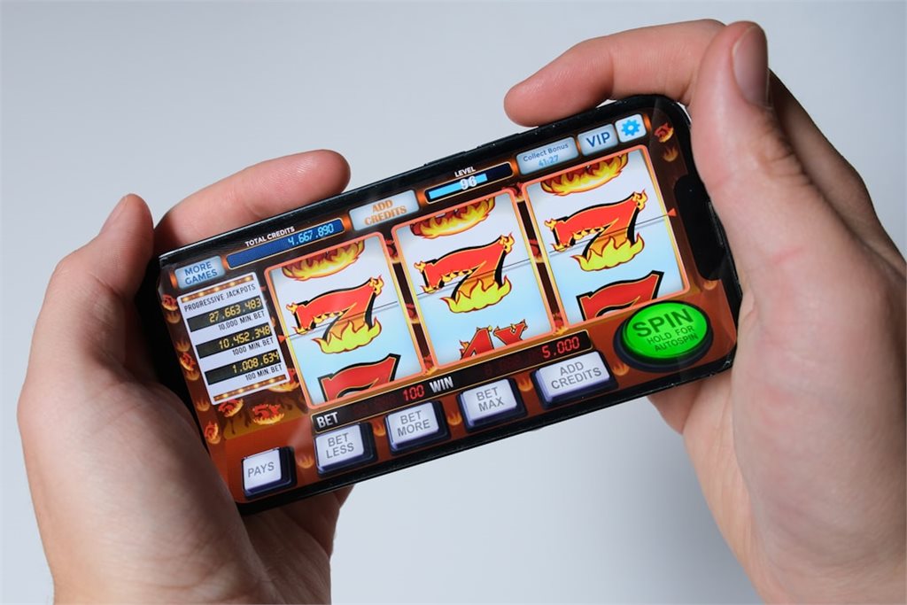 Game bắn cá QQ88 đổi thưởng online với màn hình đại dương rực rỡ và xu vàng